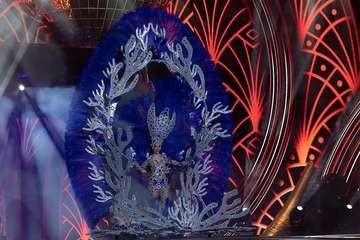 Lola Ortíz, representante de la firma teldense Tapicería Peñate, nueva Reina del Carnaval de la capital grancanaria/TA y Lpacarnaval.